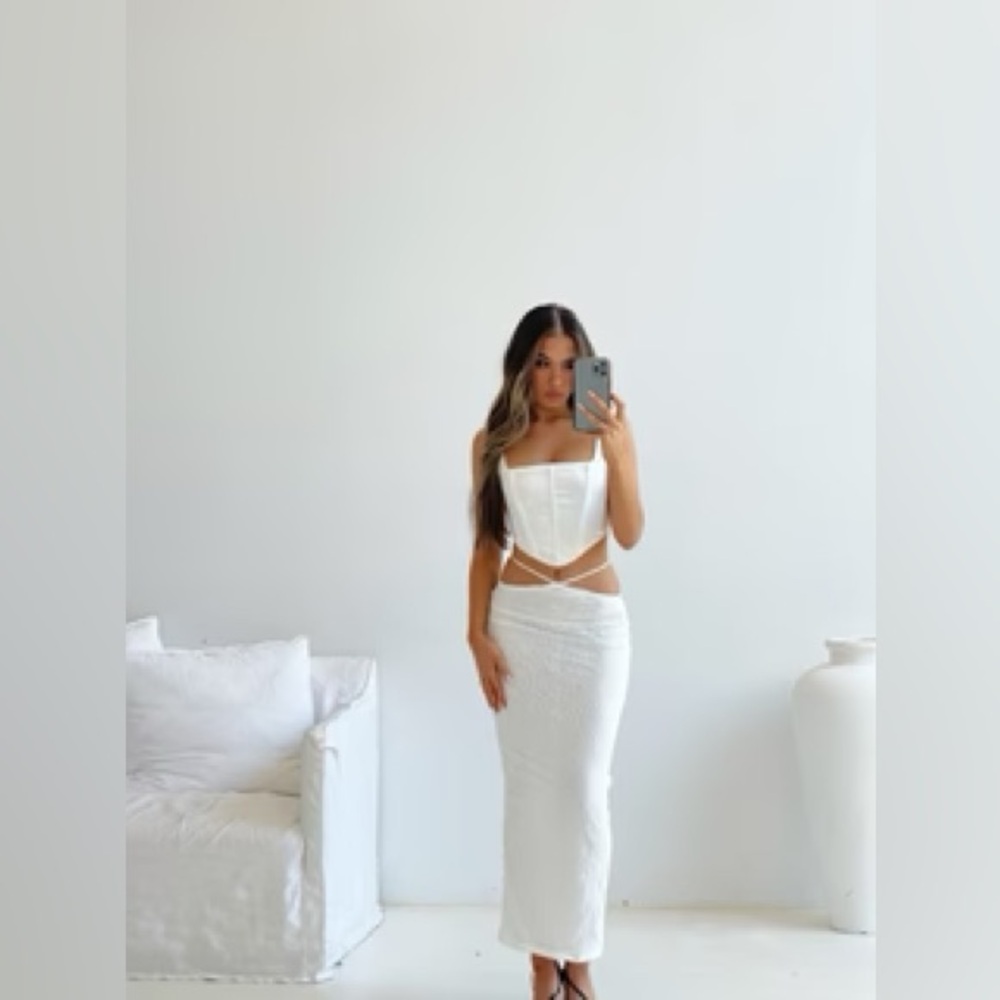 ALIONA MAXI SKIRT WHITE - OUTCAST EXCLUSIVES